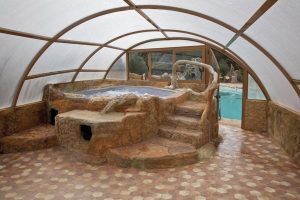 jacuzzi nudista