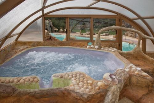 jacuzzi nudista